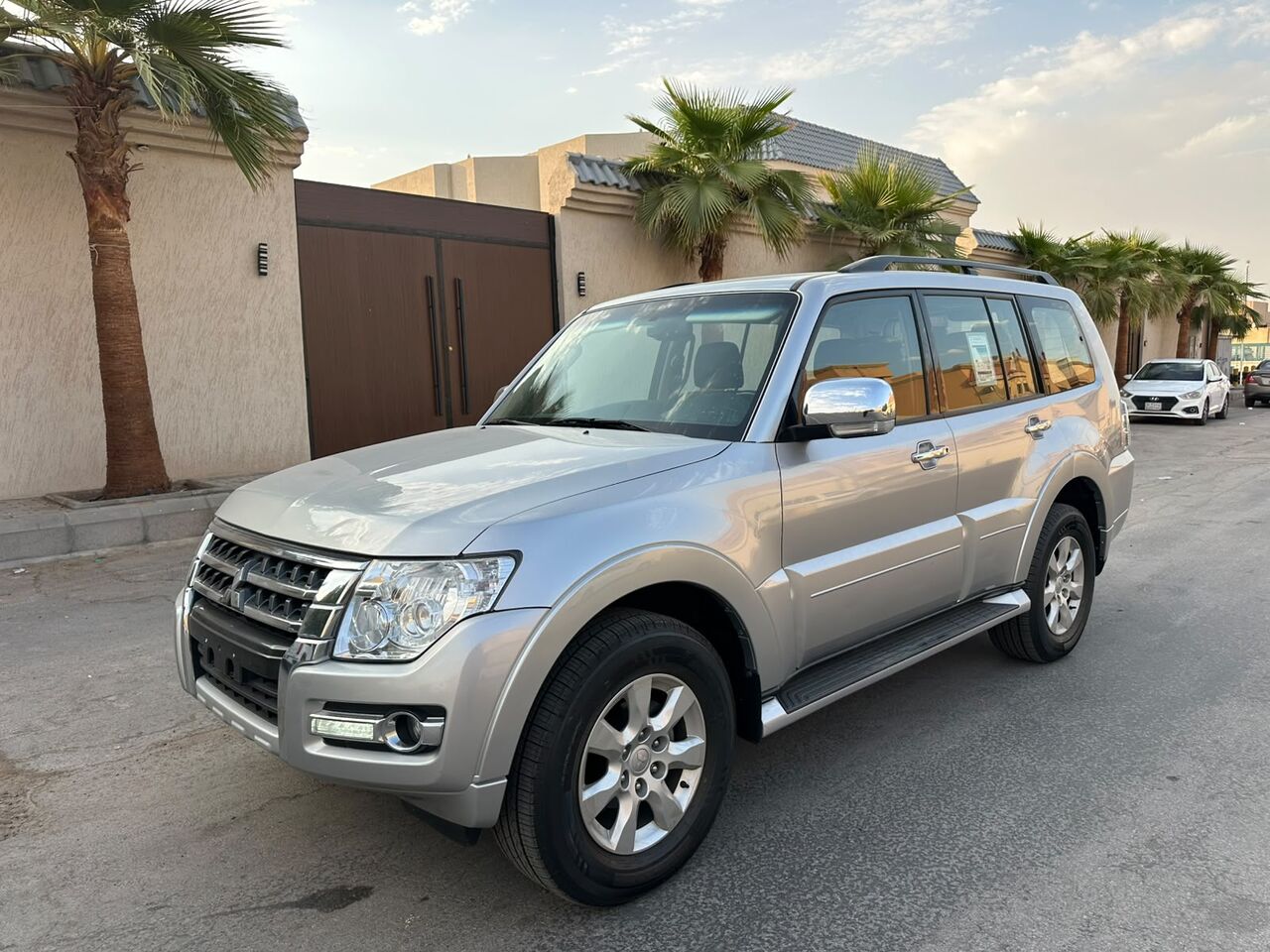 Riyadh, Vehicles, Cars & Trucks , SAR 78000,  Mitsubishi Pajero XLT,  2022,  Automatic,  73000 KM,   Mitsubishi Pajero GLS Mid Option With 4x4 For Sales Accident Free 1st Owner