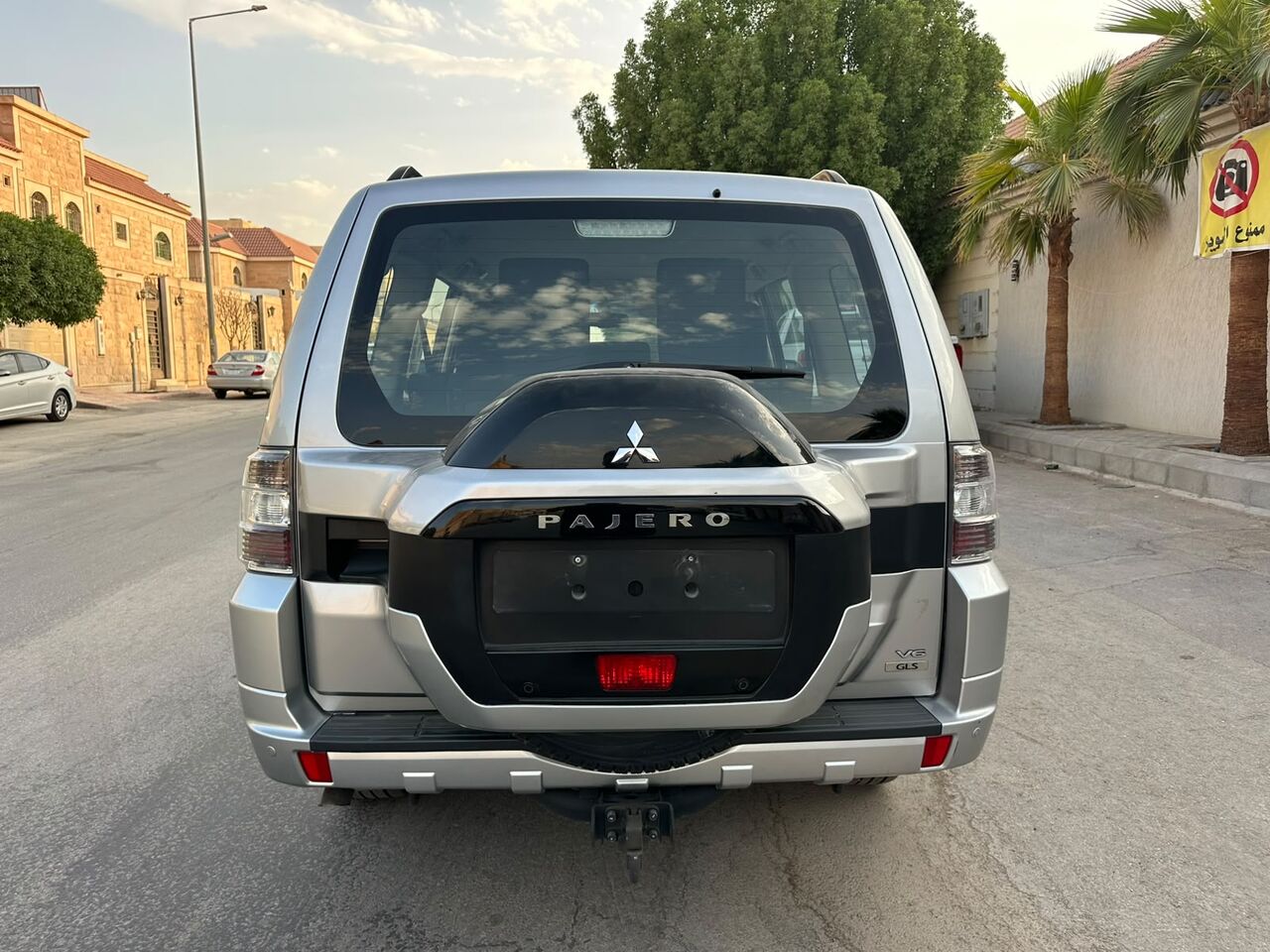 Riyadh, Vehicles, Cars & Trucks , SAR 78000,  Mitsubishi Pajero XLT,  2022,  Automatic,  73000 KM,   Mitsubishi Pajero GLS Mid Option With 4x4 For Sales Accident Free 1st Owner