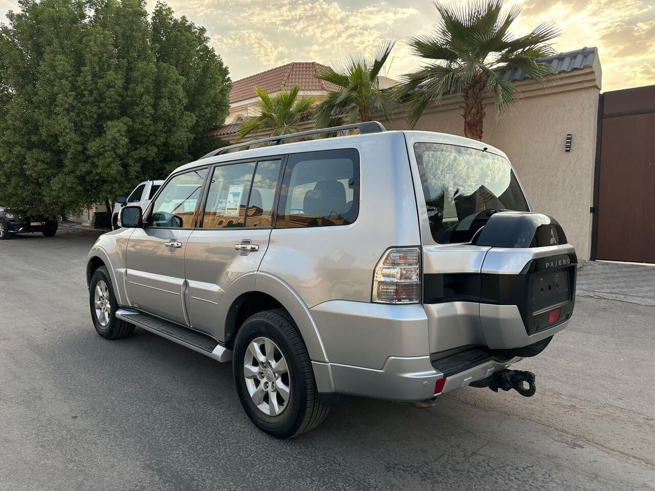 Riyadh, Vehicles, Cars & Trucks , SAR 78000,  Mitsubishi Pajero XLT,  2022,  Automatic,  73000 KM,   Mitsubishi Pajero GLS Mid Option With 4x4 For Sales Accident Free 1st Owner