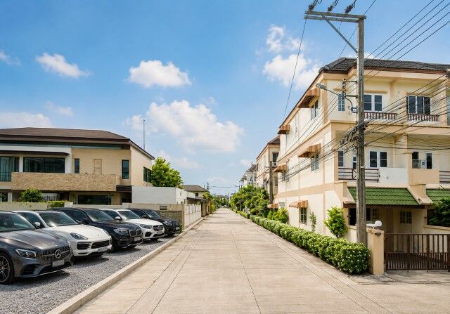 Bangkok, Villas, THB 22998,  36 Sq. Feet,  Central EastVille 3 Km. Chokchai 4 Townhome For Rent, 3 Floors, 4 Bedrooms, Satri
