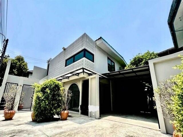 Bangkok, Real Estate For Sale, THB 19000000,  1 BR,  75 Sq. Feet,  Large Home Office For Sale, 2�3 Floors, 75 Sq M., Soi Rueang Rung, In The Heart Of