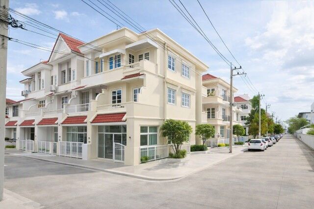 Bangkok, Villas, THB 22999,  36 Sq. Feet,  Near MRT Chokchai 4 1 Km. Townhome Chokchai 4 For Rent, 3 Floors, 4 Bedrooms, 3