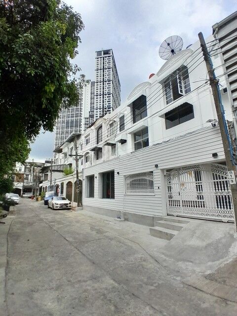 Bangkok, Real Estate For Sale, THB 11000000,  6 BR,  52 Sq. Feet,  Townhouse For Sale, 3 Floors, 2 Units, 52 Sq M., 700 Sq M., Prime Location, Rama 9 Soi
