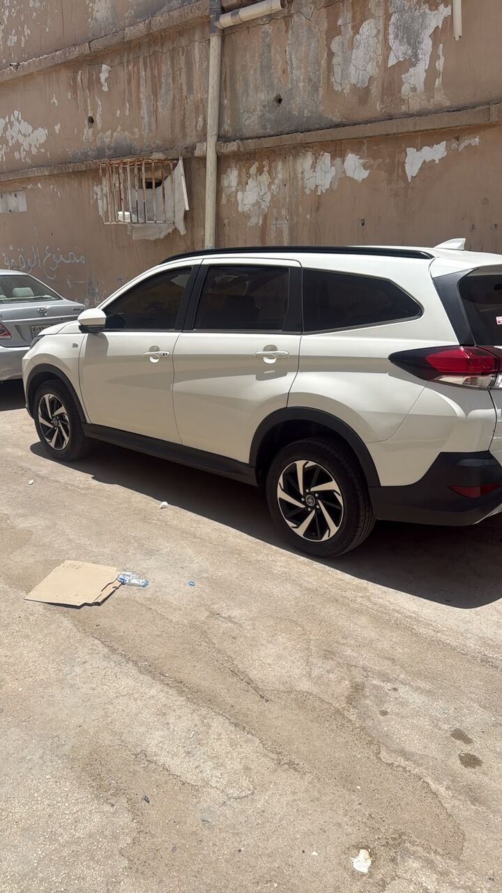 Riyadh, Rideshare, Custer Long Vehicles For Pick And Drop Service