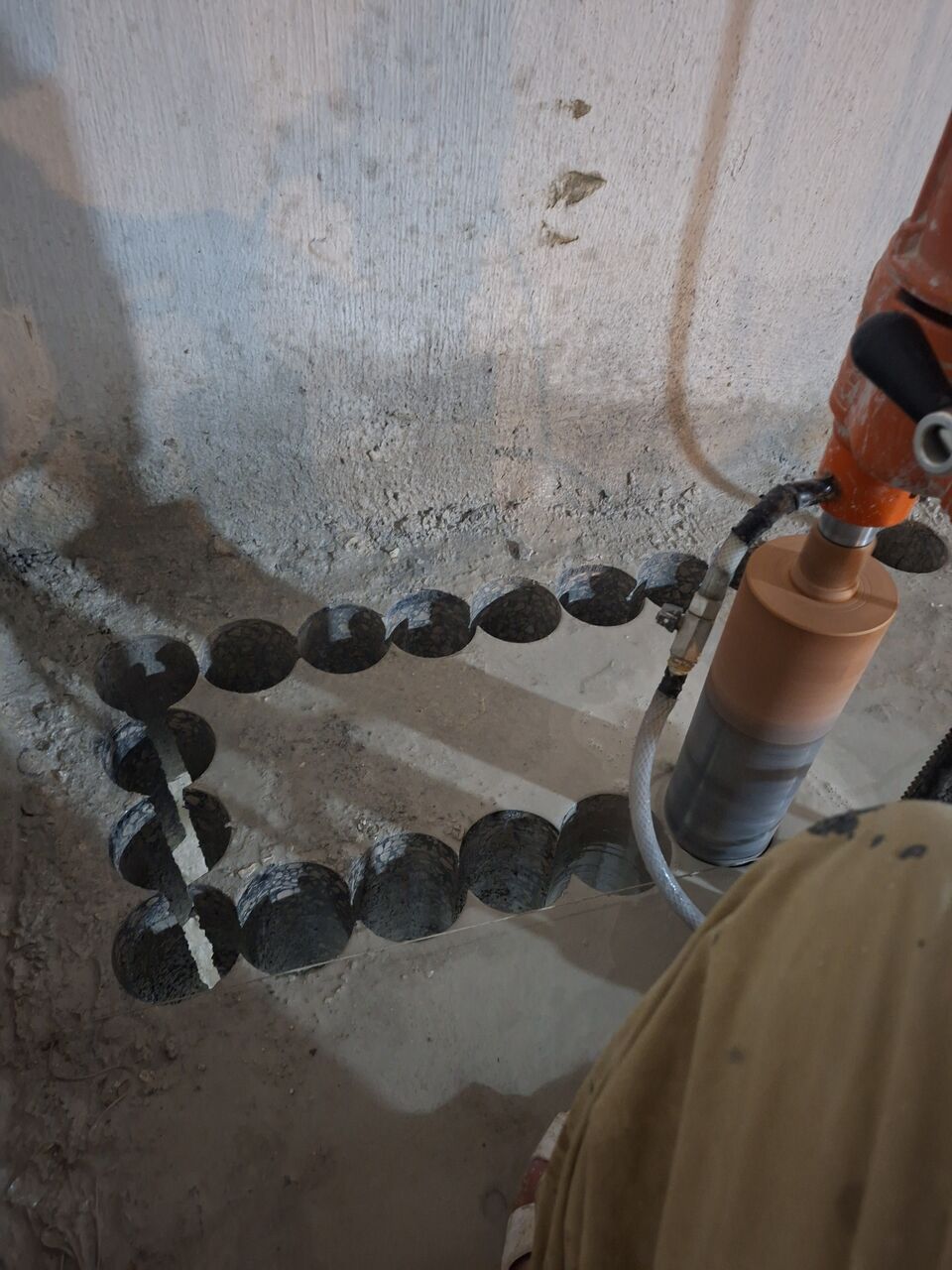 Al Hamra, Construction, Hole Puncher (concrete Drilling And Cutting