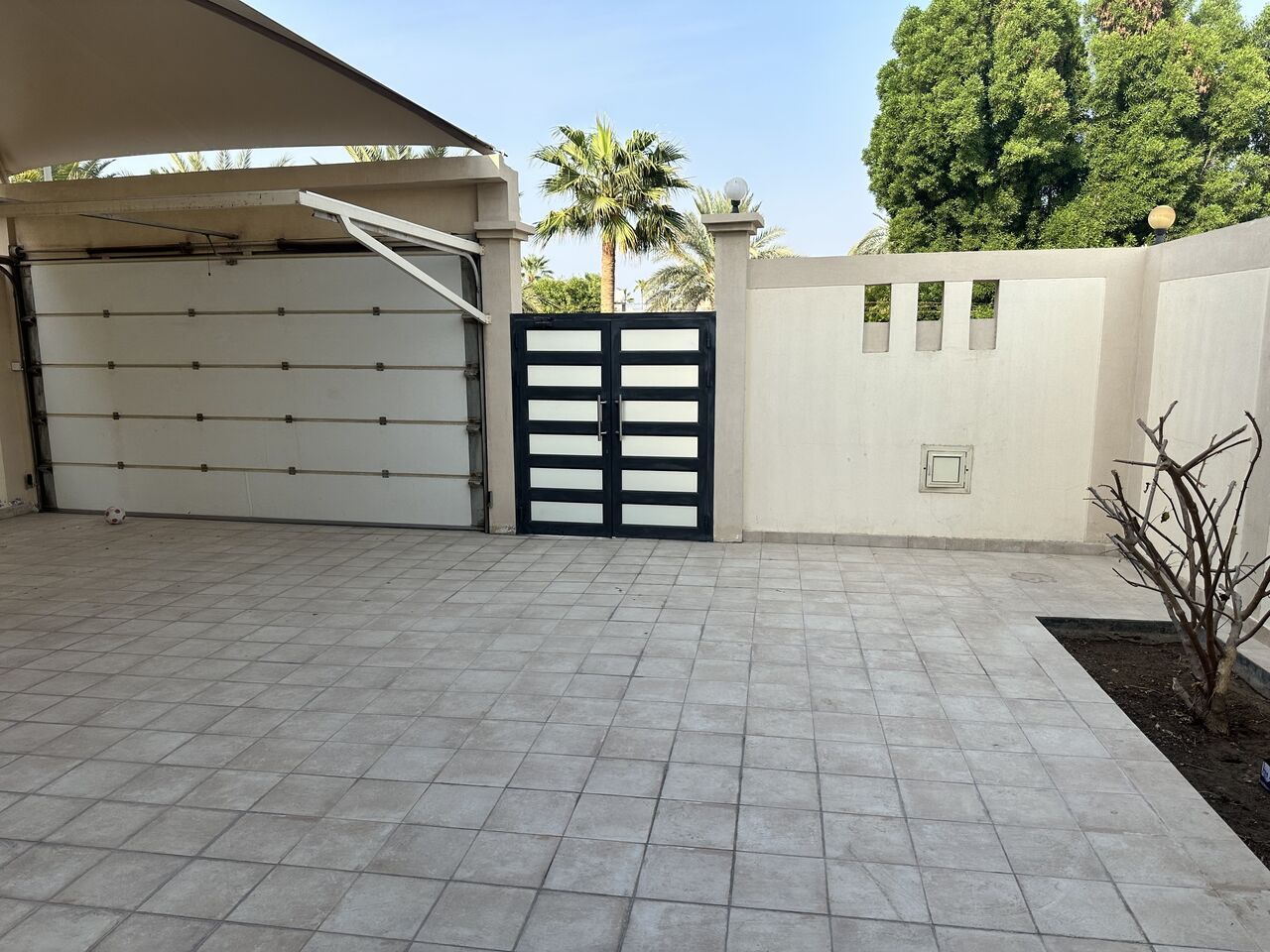 Manama, Villas, BHD 700,  1200 Sq. Meter,  Luxurious Semifurnished Home For Rent