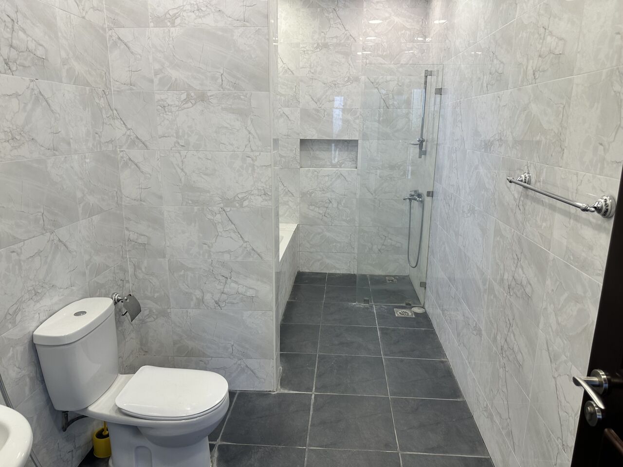 Manama, Villas, BHD 700,  1200 Sq. Meter,  Luxurious Semifurnished Home For Rent