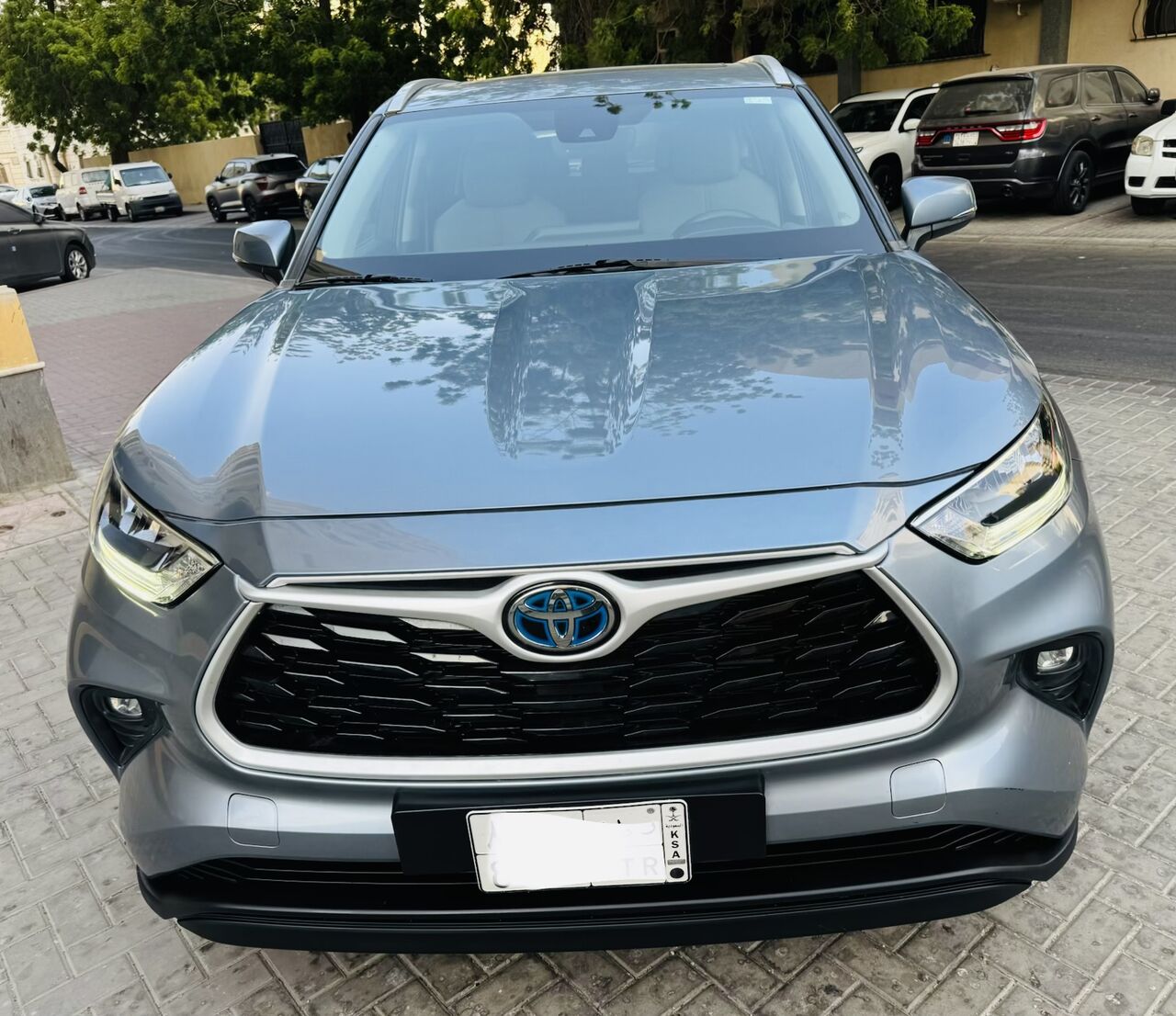 Jeddah, Vehicles, Cars & Trucks , SAR 122000,  Toyota Highlander Hybrid,  2023,  Automatic,  42000 KM,  Good Condition