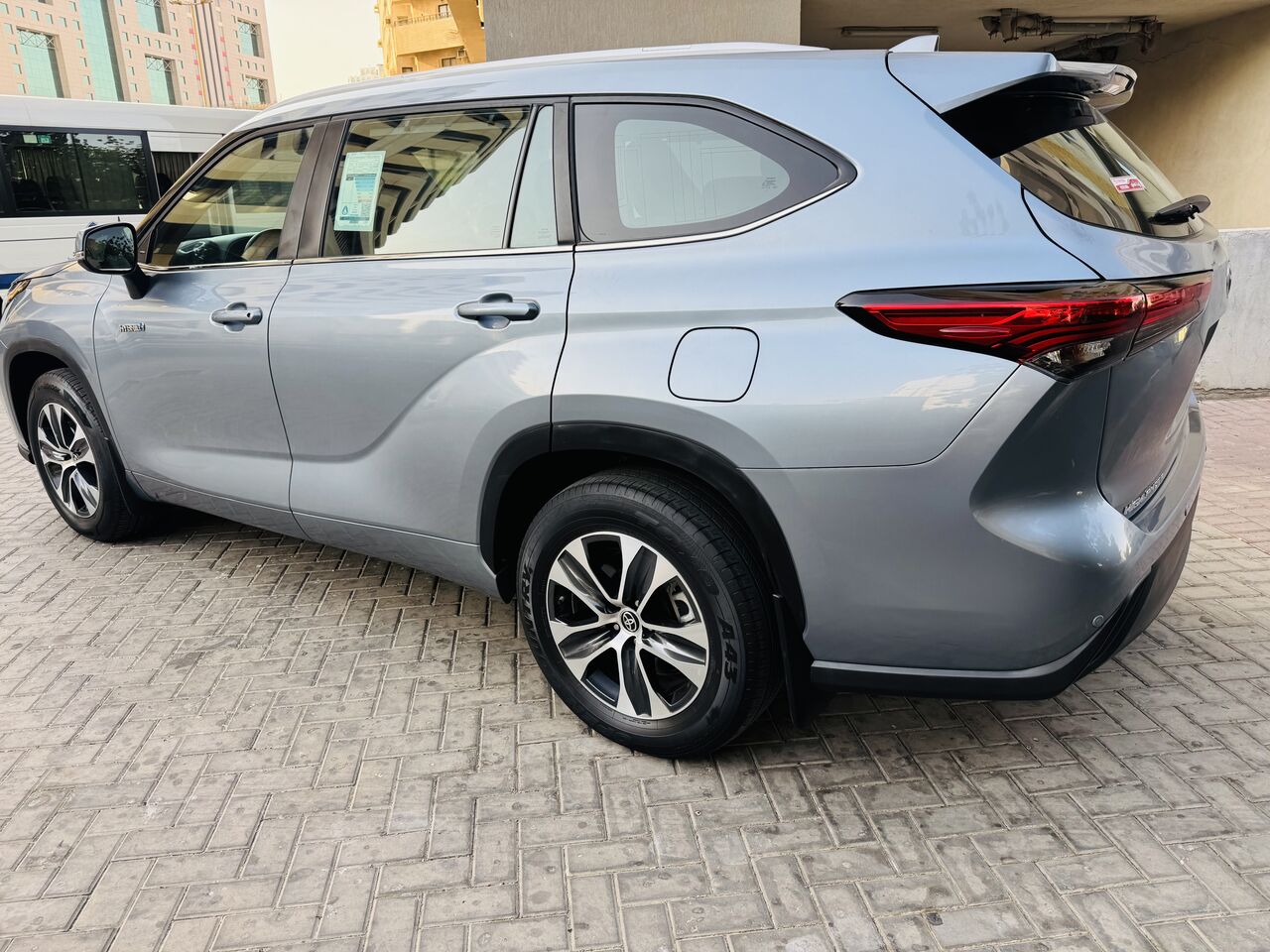 Jeddah, Vehicles, Cars & Trucks , SAR 122000,  Toyota Highlander Hybrid,  2023,  Automatic,  42000 KM,  Good Condition