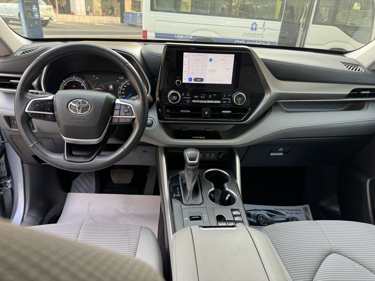 Jeddah, Vehicles, Cars & Trucks , SAR 122000,  Toyota Highlander Hybrid,  2023,  Automatic,  42000 KM,  Good Condition