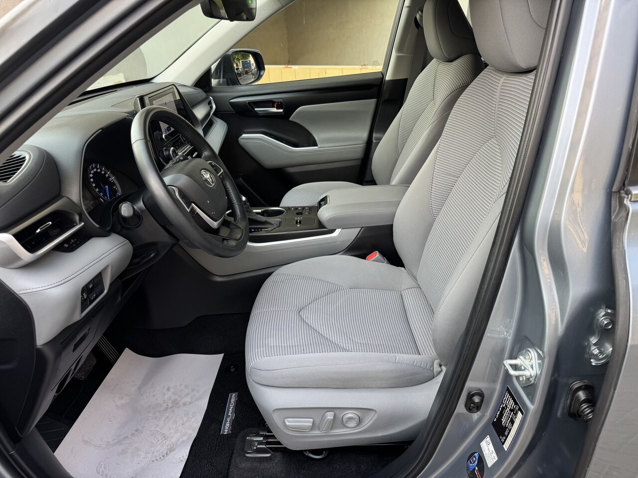 Jeddah, Vehicles, Cars & Trucks , SAR 122000,  Toyota Highlander Hybrid,  2023,  Automatic,  42000 KM,  Good Condition