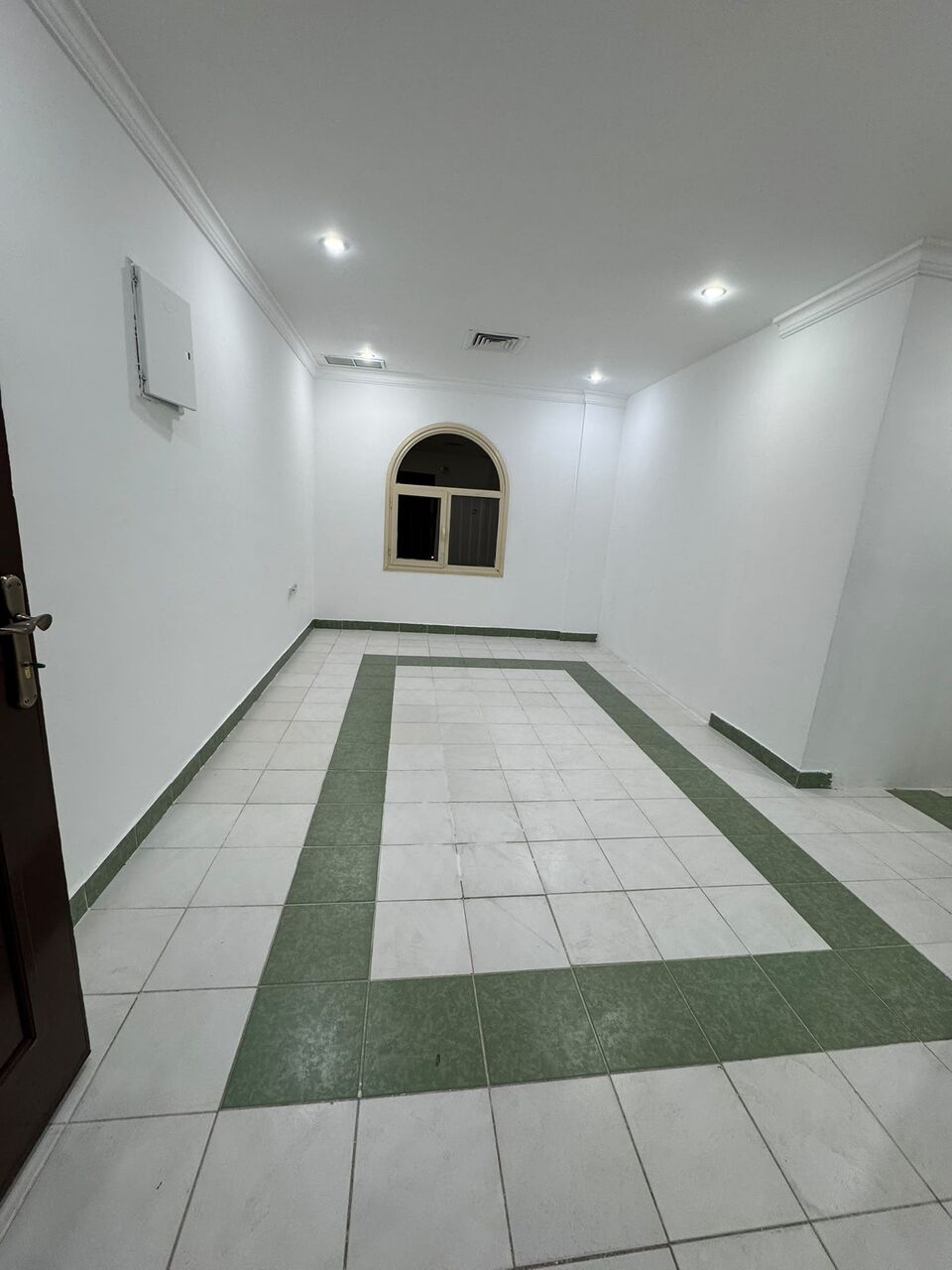 Salmiya, Apartments, Flats, Houses & Villas, KWD 330/month,  3 BR,  For Rent In Salmiya: Unfurnished 3-bedroom Apartment, Including A Master Bedroom.