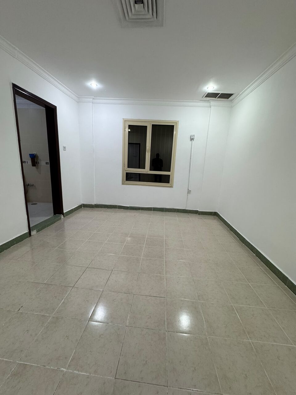 Salmiya, Apartments, Flats, Houses & Villas, KWD 330/month,  3 BR,  For Rent In Salmiya: Unfurnished 3-bedroom Apartment, Including A Master Bedroom.