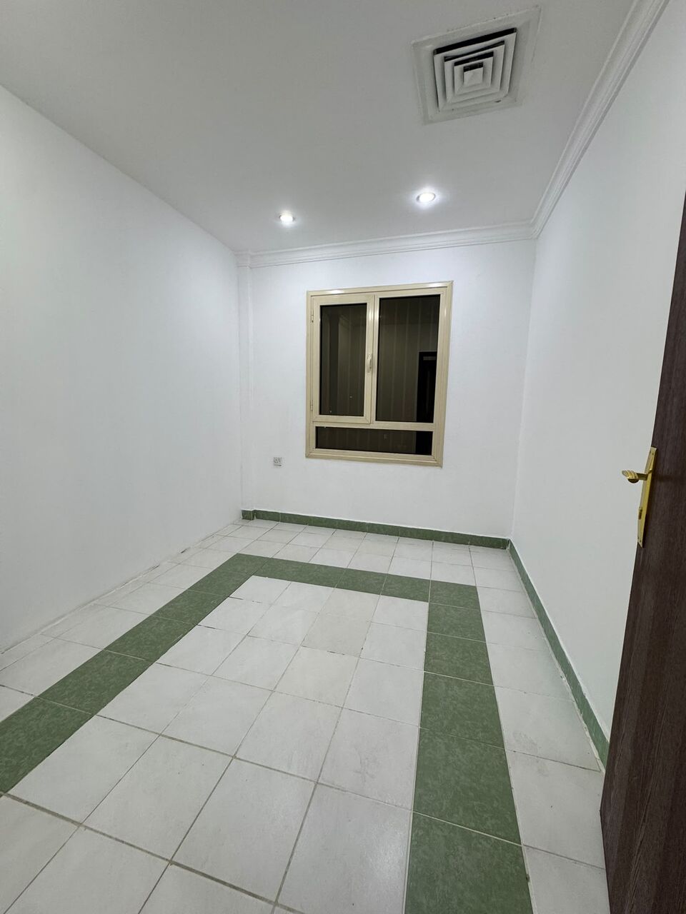 Salmiya, Apartments, Flats, Houses & Villas, KWD 330/month,  3 BR,  For Rent In Salmiya: Unfurnished 3-bedroom Apartment, Including A Master Bedroom.
