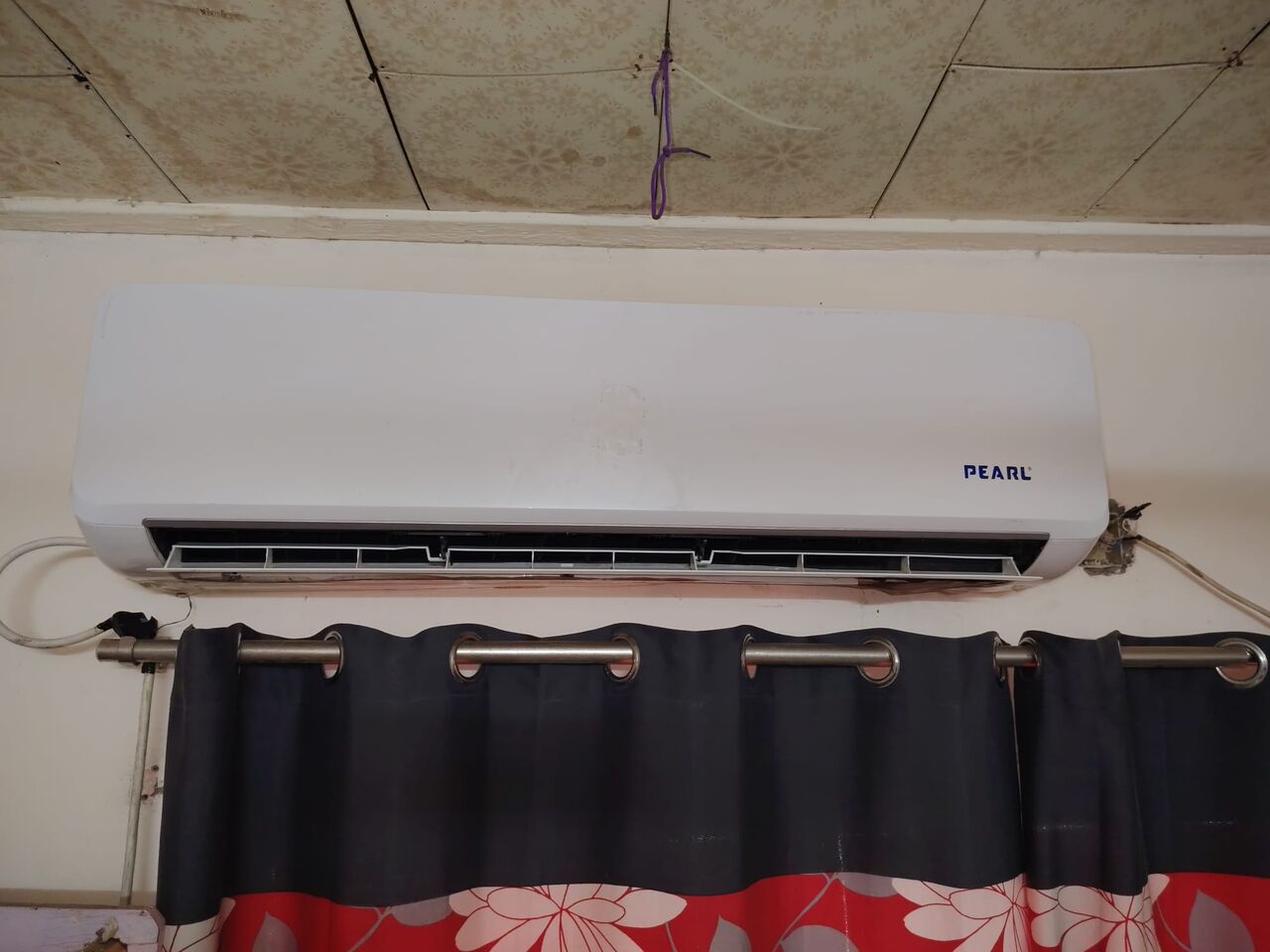 Salmaniya, Air Conditioners, BHD 40,  4 Ac For Sale Split And Window Very Good Cooling All For 200bd