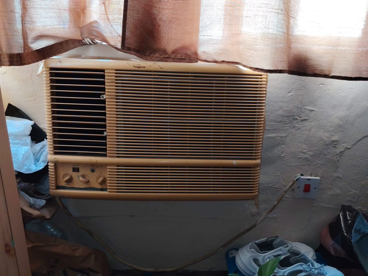 Salmaniya, Air Conditioners, BHD 40,  4 Ac For Sale Split And Window Very Good Cooling All For 200bd