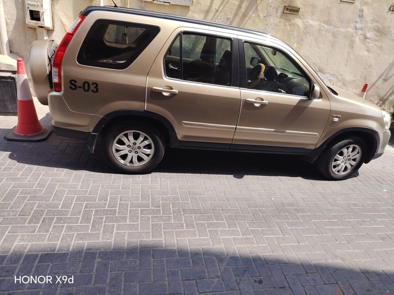Manama, Vehicles, Cars & Trucks , BHD 1300,  Honda CR-V,  2005,  200000 KM,  HONDA CRV FOR SALE