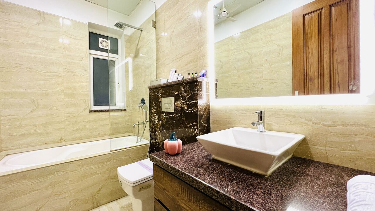 Gurgaon, Apartments, Flats, Houses & Villas, INR 3500/day,  Furnished,  Studio,  375 Sq. Feet,  Luxury Studio Apartment  With Bathtub