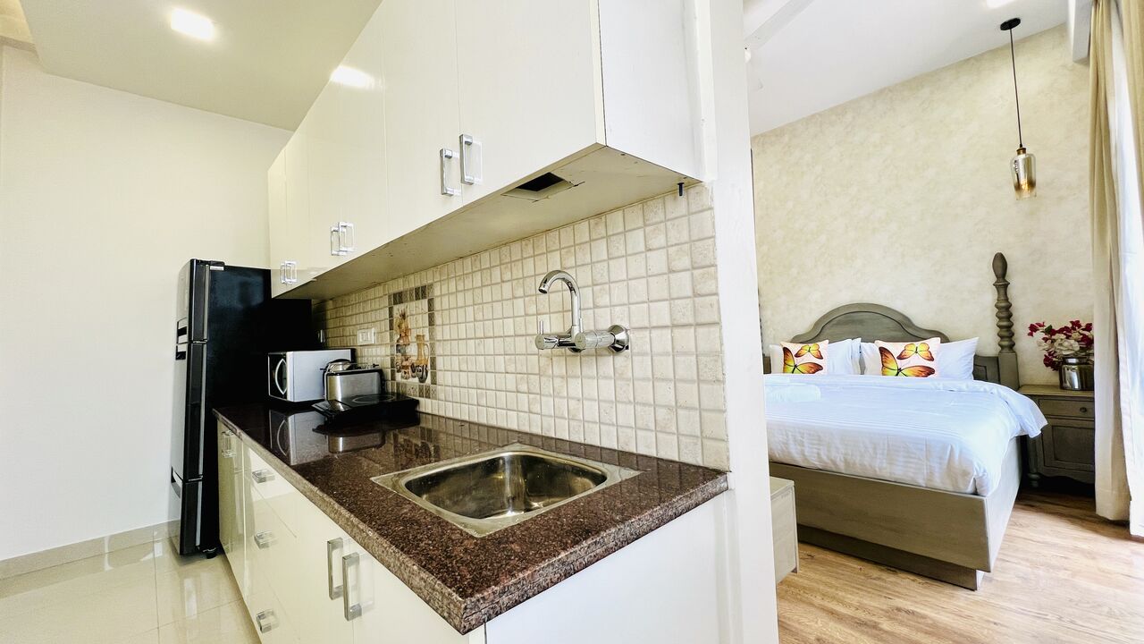Gurgaon, Apartments, Flats, Houses & Villas, INR 3500/day,  Furnished,  Studio,  375 Sq. Feet,  Luxury Studio Apartment  With Bathtub