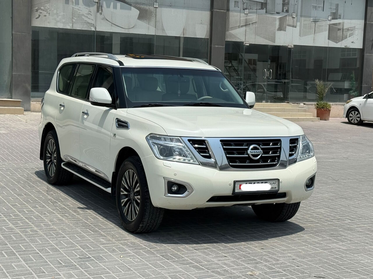 Manama, Vehicles, Cars & Trucks , BHD 8400,  Nissan Patrol LE,  2016,  Automatic,  162450 KM,    (White)