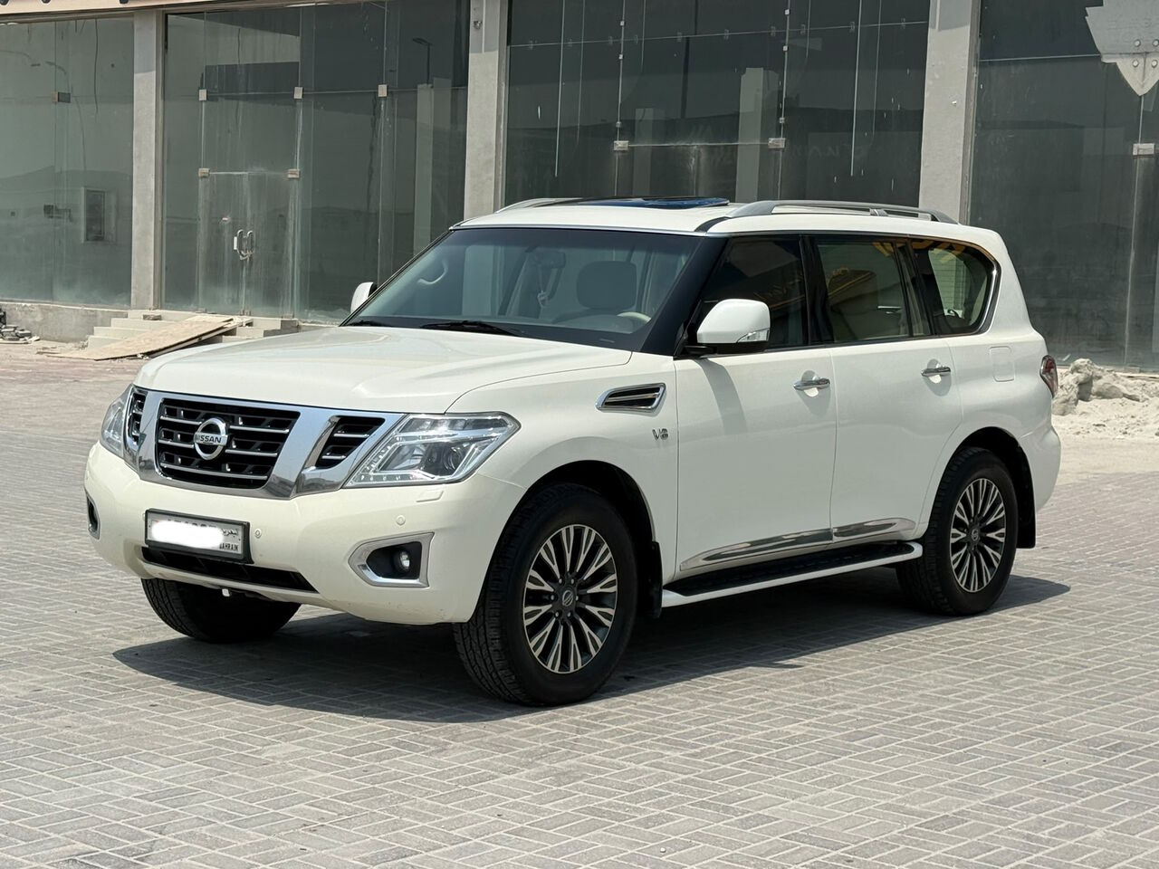 Manama, Vehicles, Cars & Trucks , BHD 8400,  Nissan Patrol LE,  2016,  Automatic,  162450 KM,    (White)