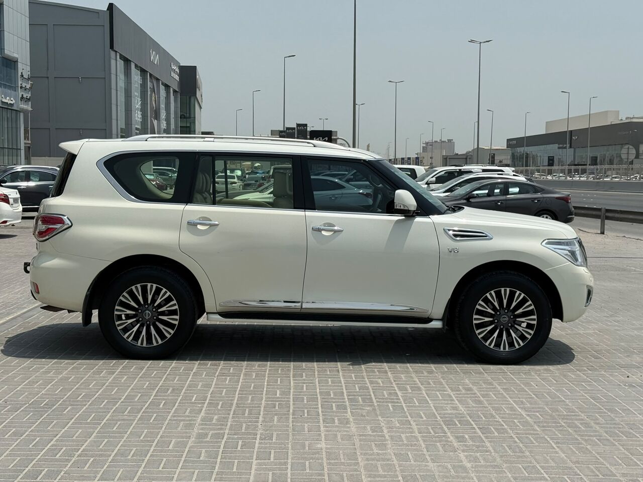 Manama, Vehicles, Cars & Trucks , BHD 8400,  Nissan Patrol LE,  2016,  Automatic,  162450 KM,    (White)