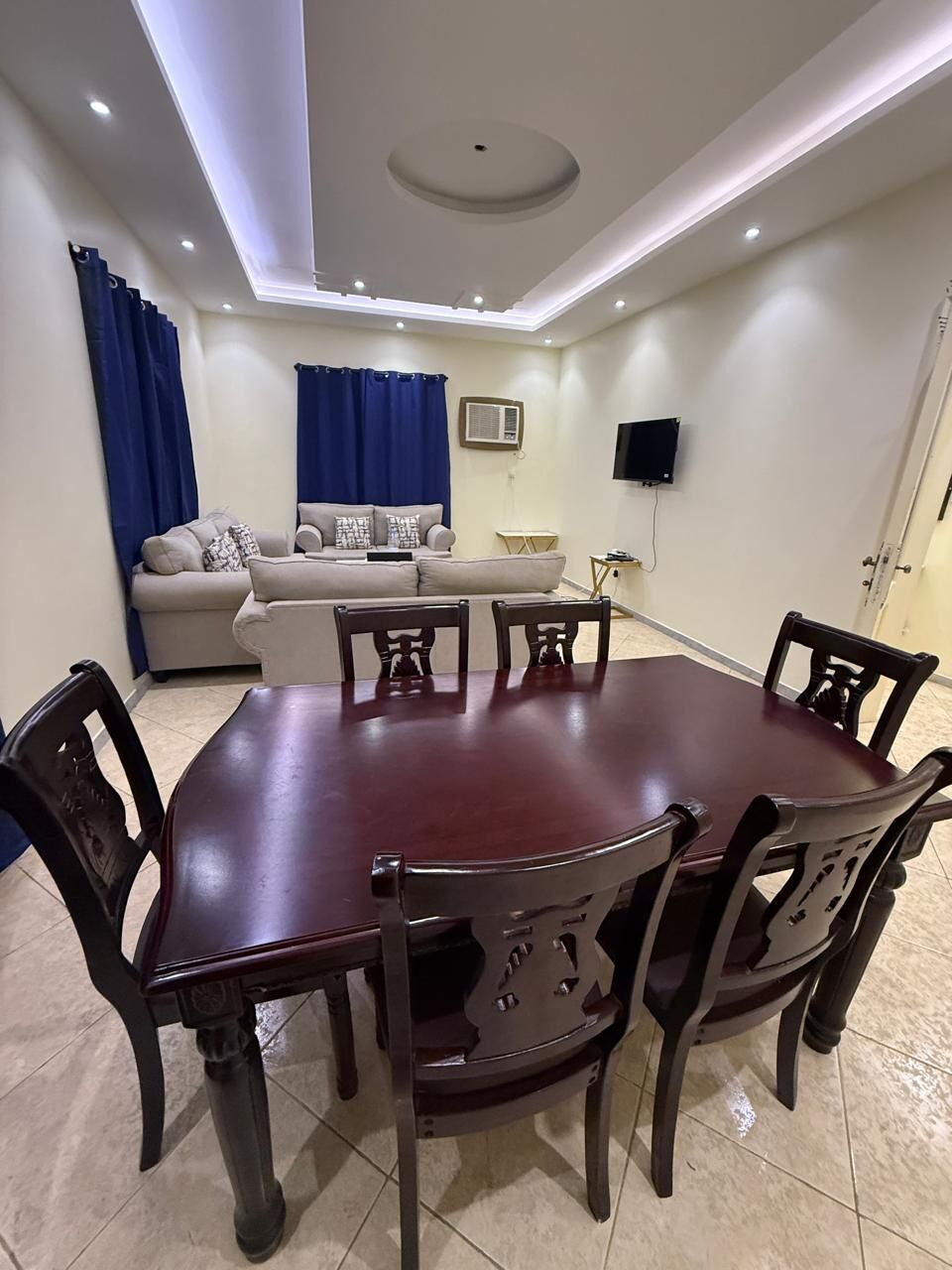 Jeddah, Furniture, SAR 850,  6 Seater Dining Table- Well Mainteined