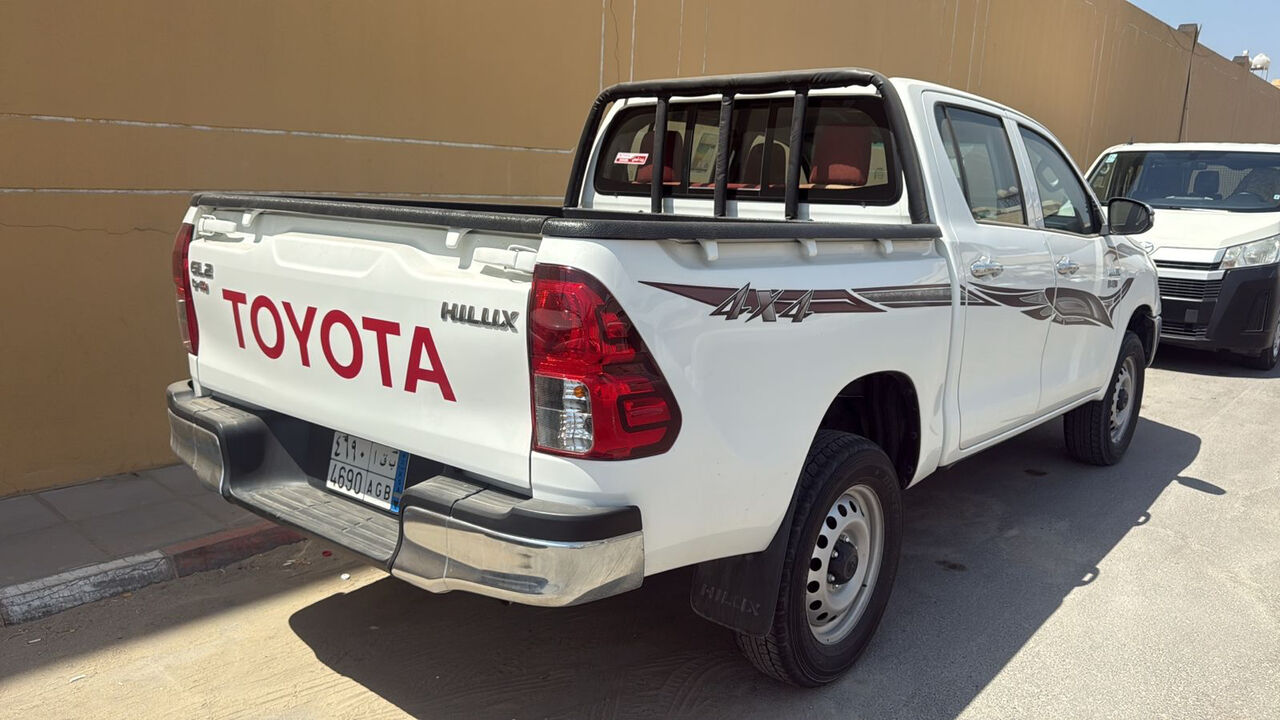 Rabigh, Logistics, Toyota Hilux 4x4 Available For Rent