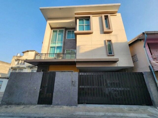 Bangkok, Villas, THB 50000,  1 Sq. Feet,  For Rent, Detached House, Home Office 3, Ramindra, Near MRT Khubon, Near Sainaet Market.