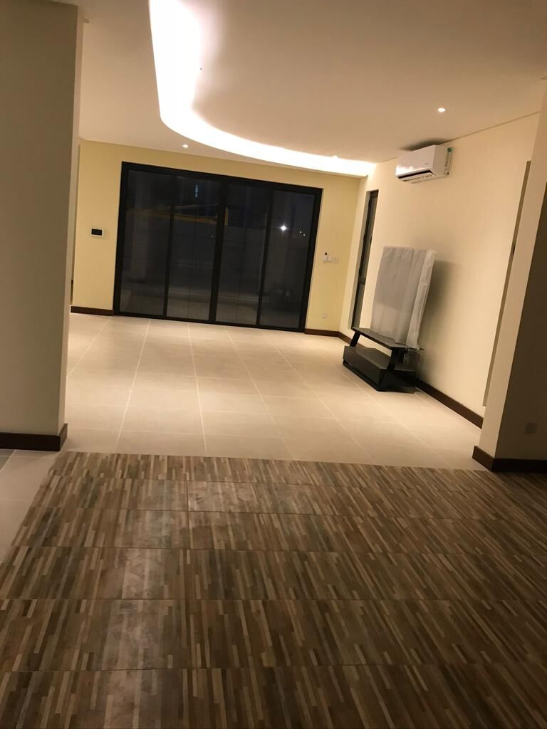 Amwaj Islands, Villas, BHD 550,  300 Sq. Meter,  Spacious 4 Bedrooms Semi Furnished Villa With Garden  In Diyar Al Muharraq