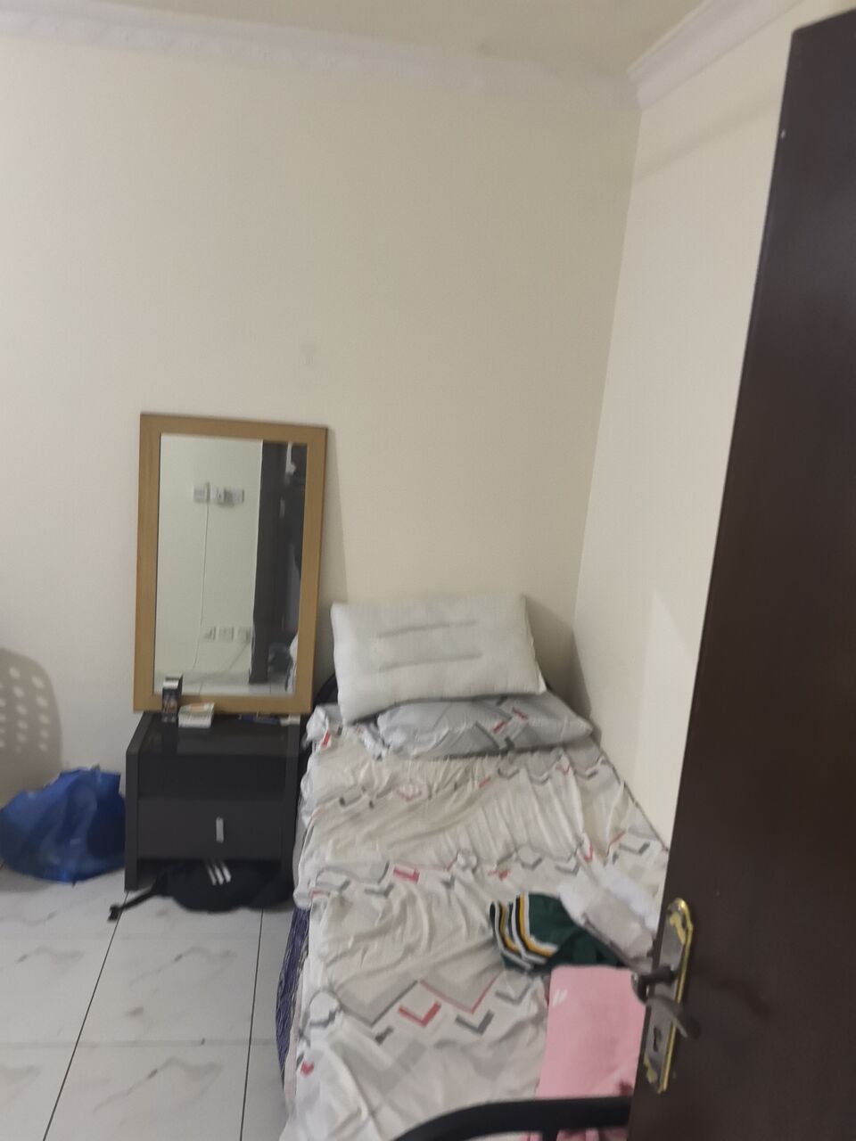 Al Wizarat, Rooms for Rent, SAR 500/month,  200 Sq. Feet,  Bed Space Available Room Sharing