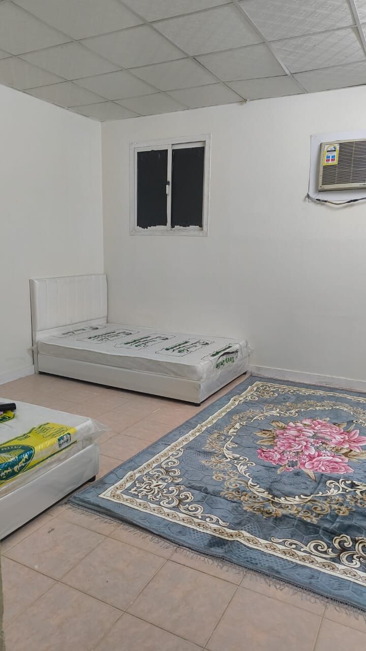 Al Malaz, Rooms for Rent, SAR 1500/month,  Furnished,  1- Large Room Or 3 - Bed Spaces Available For Rent.