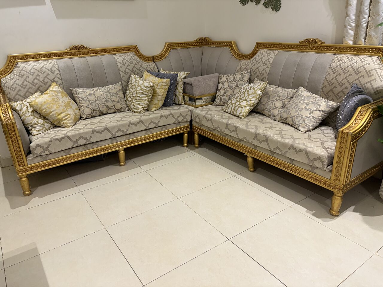 Riyadh, Furniture, SAR 500,  Selling Sofa Set