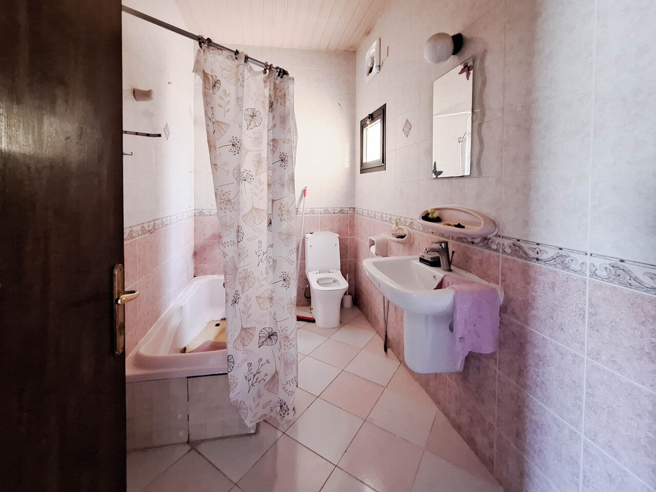 Al Seef, Apartments, Flats, Houses & Villas, BHD 250/month,  2 BR,  For Rent A Fully-furnished Apartment In Karbabad Area Close To Malls