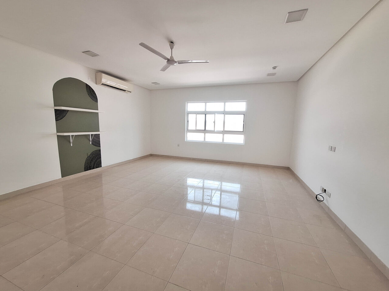 Al Seef, Apartments, Flats, Houses & Villas, BHD 240/month,  2 BR,  Semi Furnished Apartment For Rent In Daih Area Close To Malls.