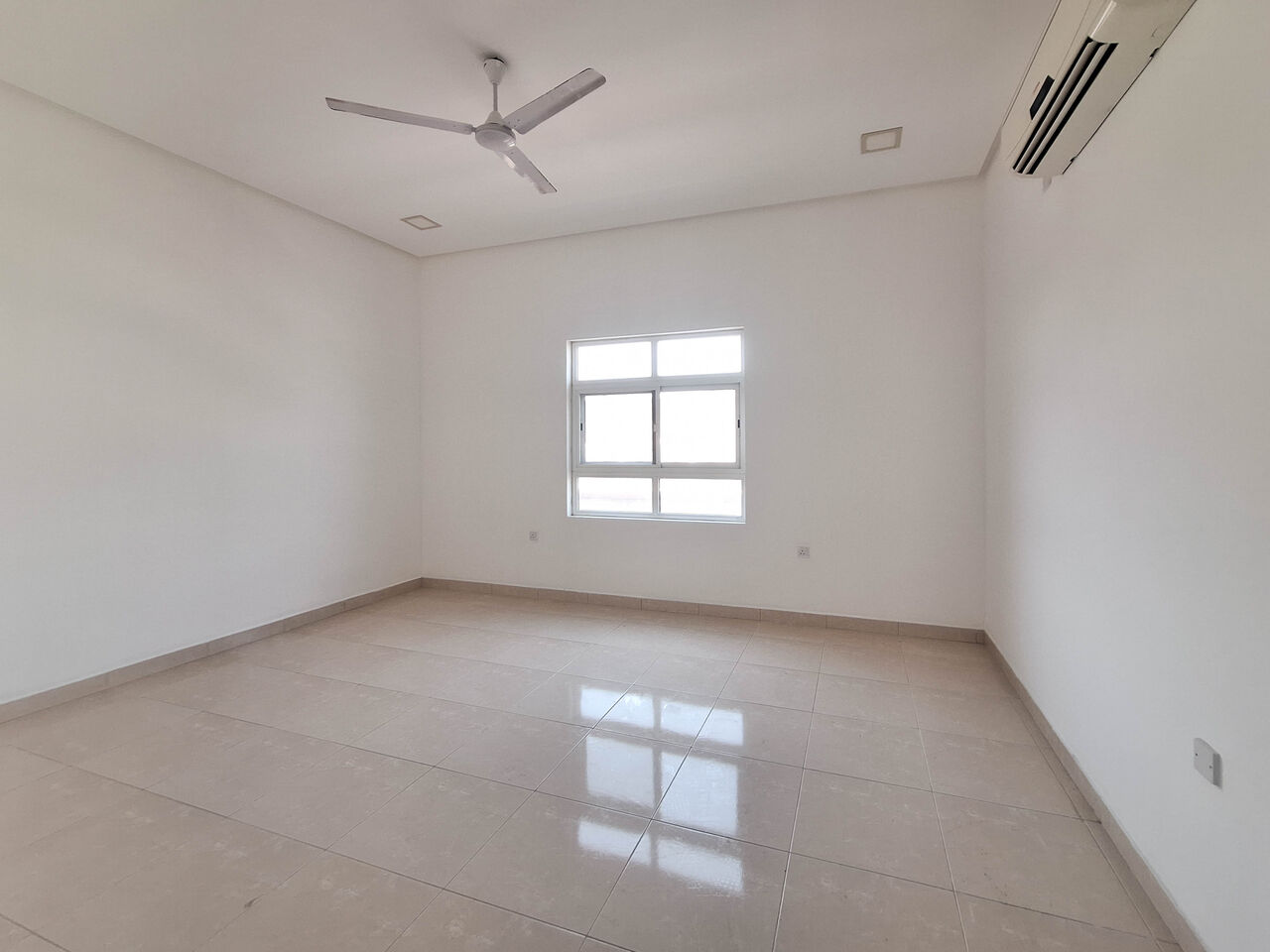 Al Seef, Apartments, Flats, Houses & Villas, BHD 240/month,  2 BR,  Semi Furnished Apartment For Rent In Daih Area Close To Malls.