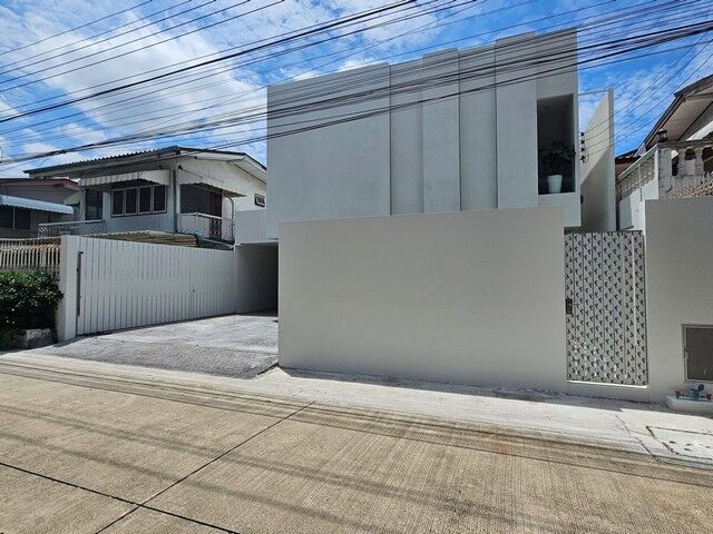 Bangkok, Real Estate For Sale, THB 10590000,  3 BR,  50 Sq. Feet,  2-story Detached House For Sale, Chokchai 4, Soi 44, Completely Renovated, Modern