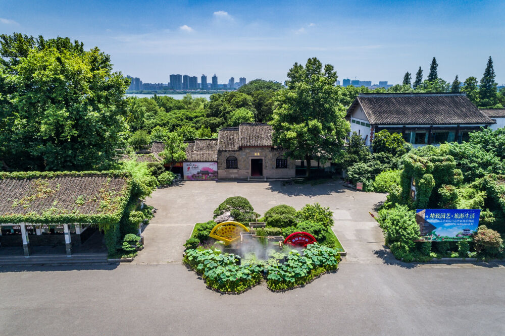 New Delhi, Real Estate, Experience Comfort With A Luxury Farmhouse
