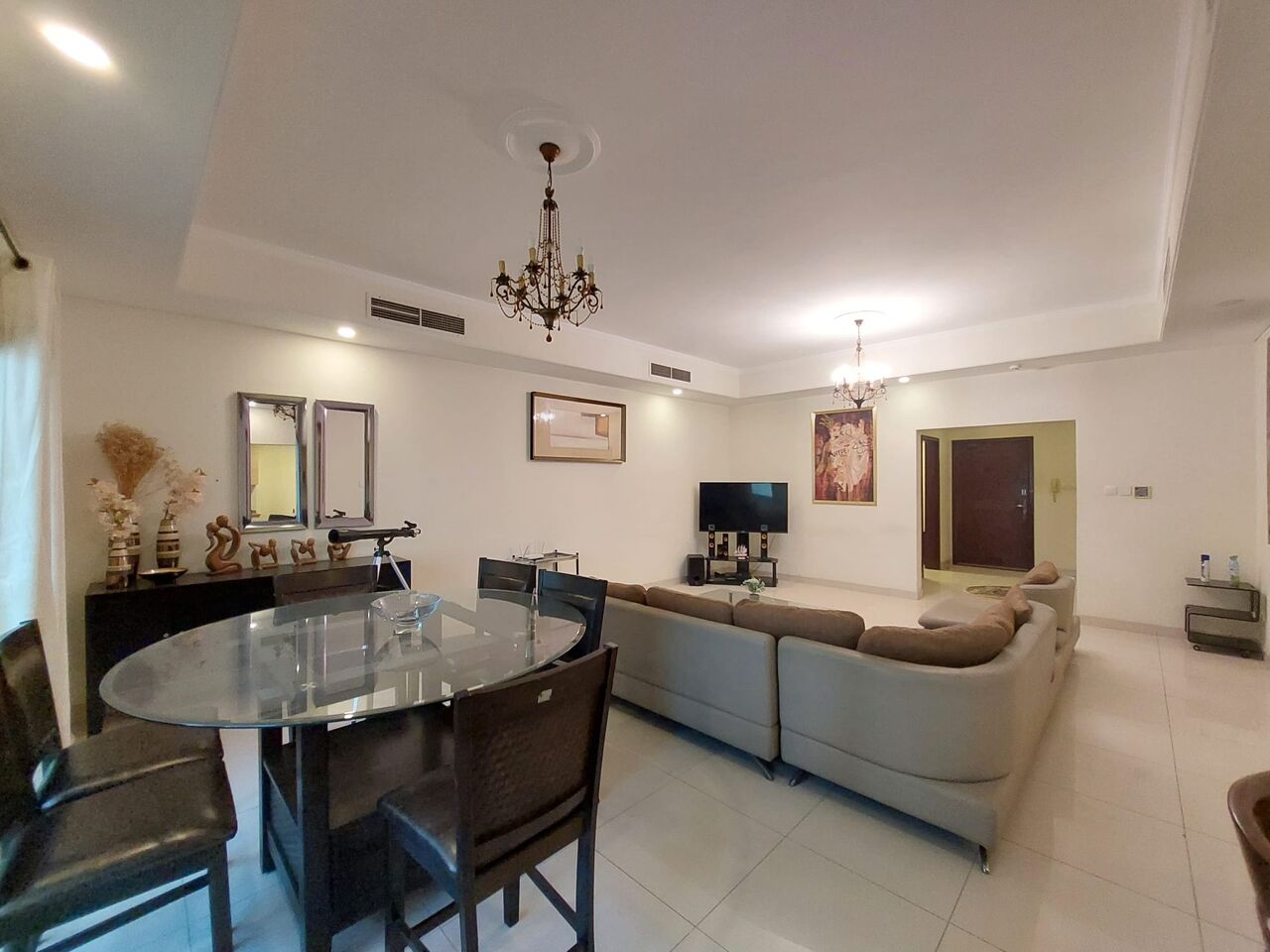 Juffair, Apartments, Flats, Houses & Villas, BHD 400/month,  Furnished,  2 BR,  Spacious Furnished High-Rise Apartment For Rent In Juffair