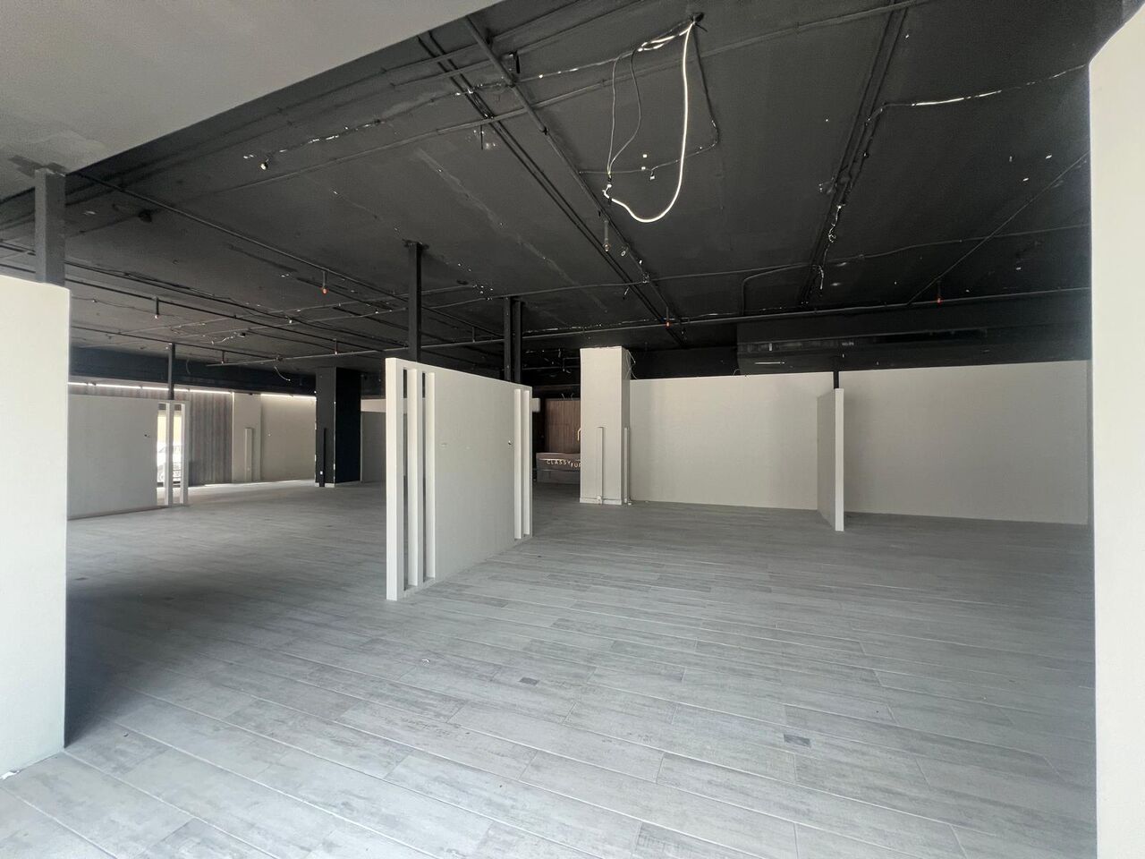 Manama, Shops, BHD 1800,  464 Sq. Meter,  Spacious Highway-Facing Showroom For Rent In Khamis
