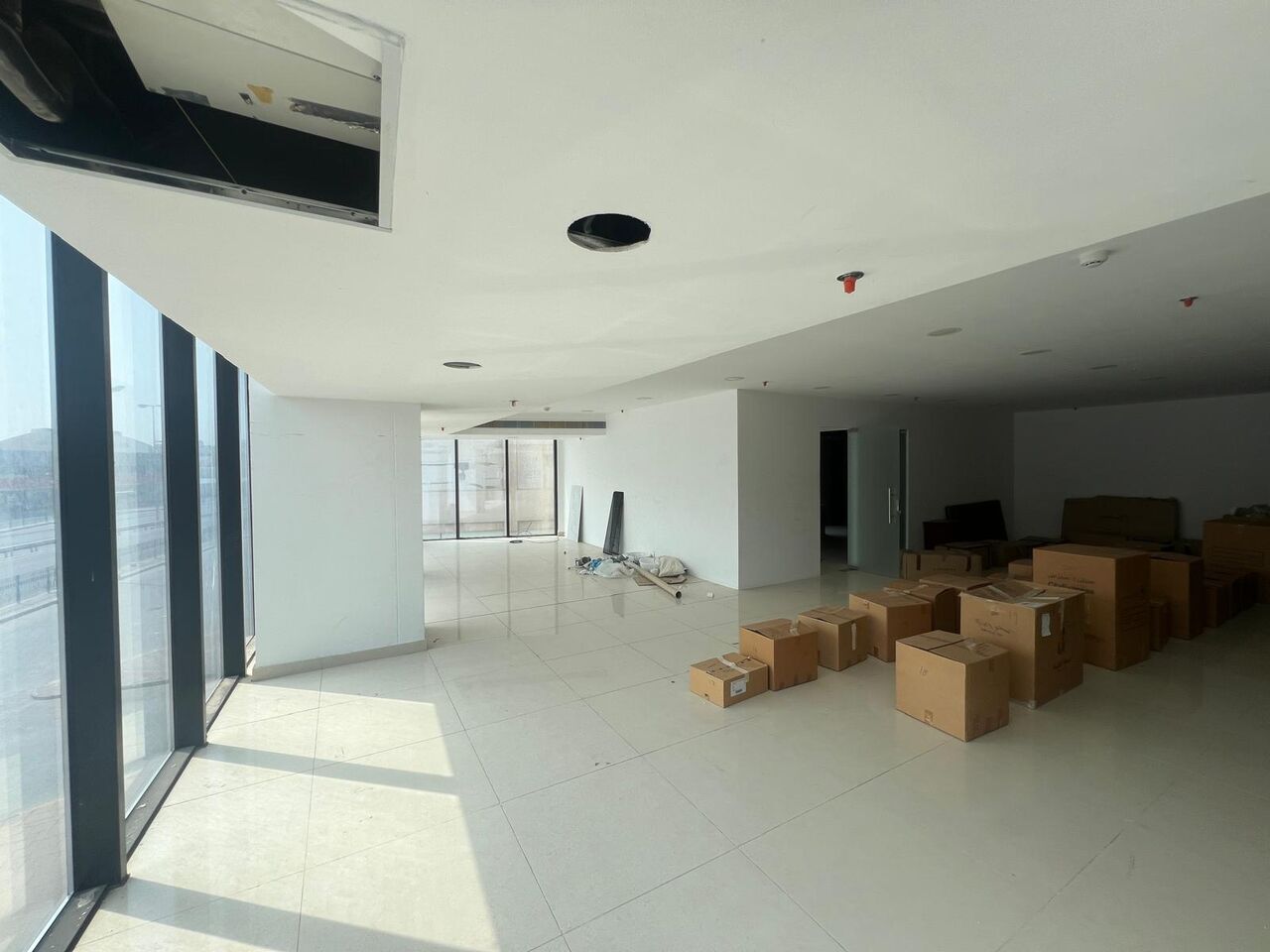 Manama, Shops, BHD 1800,  464 Sq. Meter,  Spacious Highway-Facing Showroom For Rent In Khamis