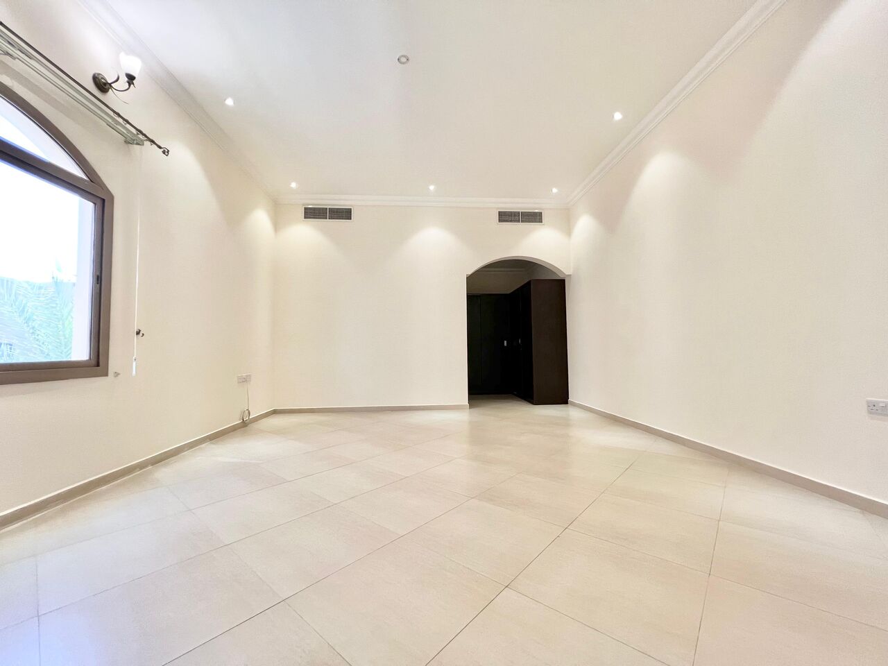 Saar, Villas, BHD 1000,  Furnished,  Spacious 6-Bedroom Private Villa For Rent In Saar