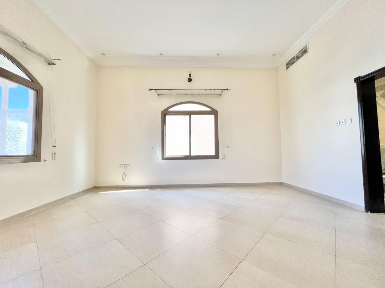 Saar, Villas, BHD 1000,  Furnished,  Spacious 6-Bedroom Private Villa For Rent In Saar