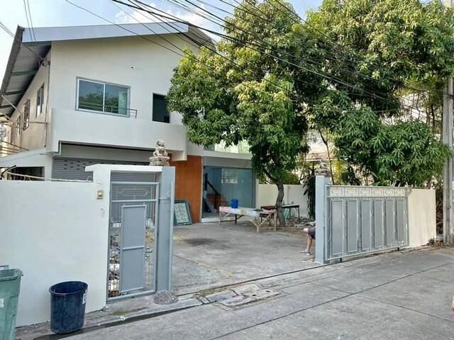 Bangkok, Villas, THB 45000,  100 Sq. Feet,  Warehouse For Rent, 100 Sq M, With 2.5 Floor Office, Lat Phrao Area, Near MRT Lat Phrao