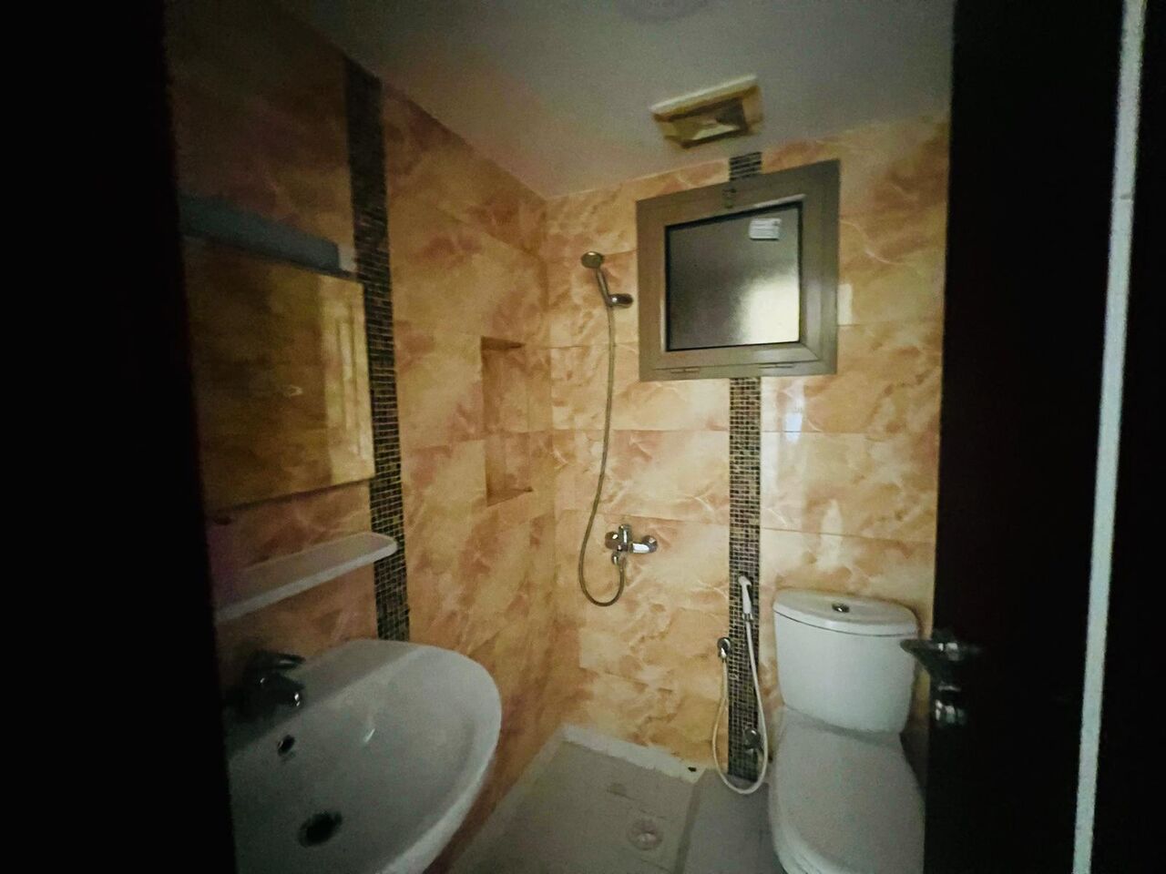 Manama, Apartments, Flats, Houses & Villas, BHD 210/month,  2 BR,  2bhk Semi |closed Kitchen|Parking