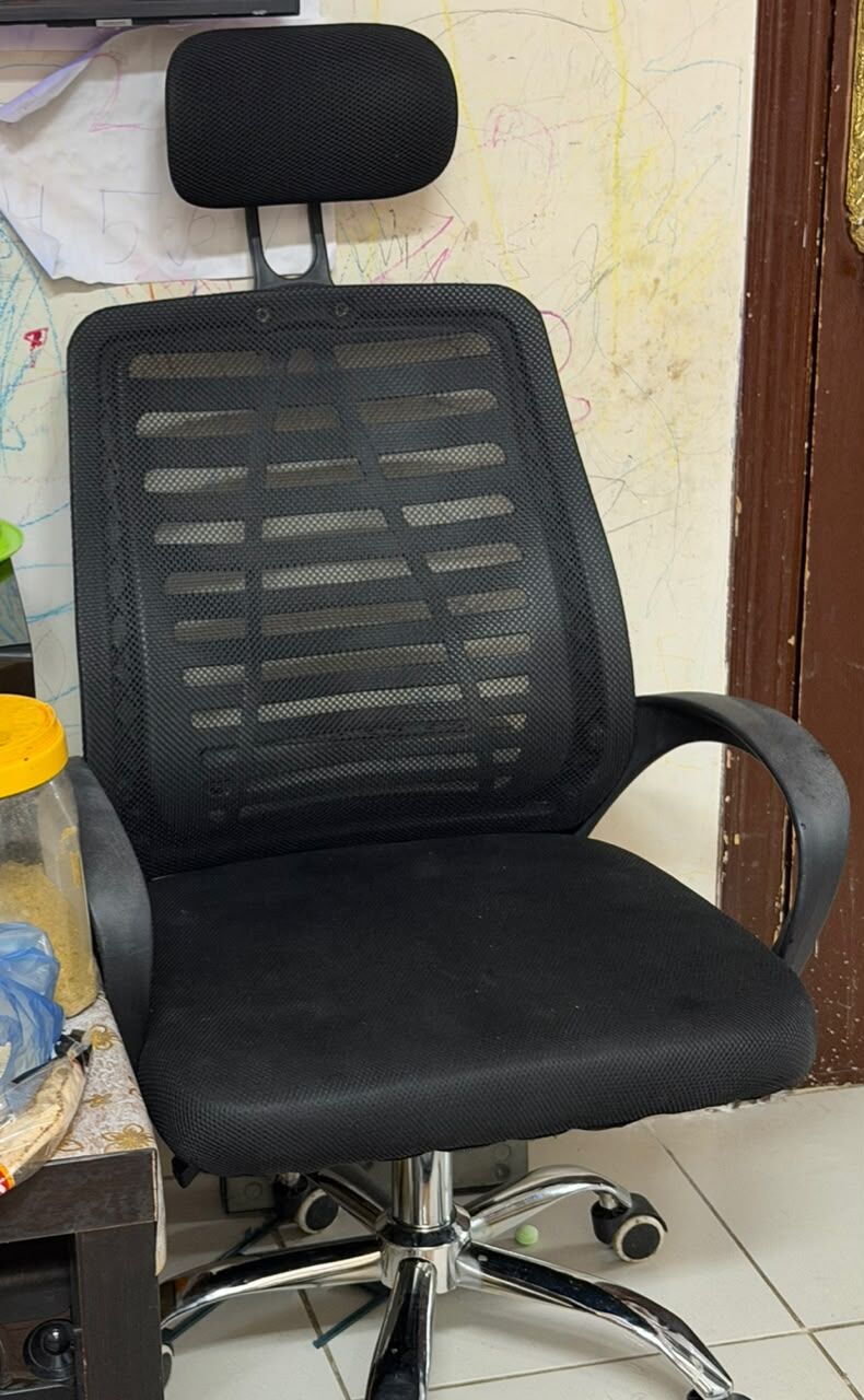 Al Jaradiyah, Furniture, SAR 100,  TABLE CHAIR MIRROR
