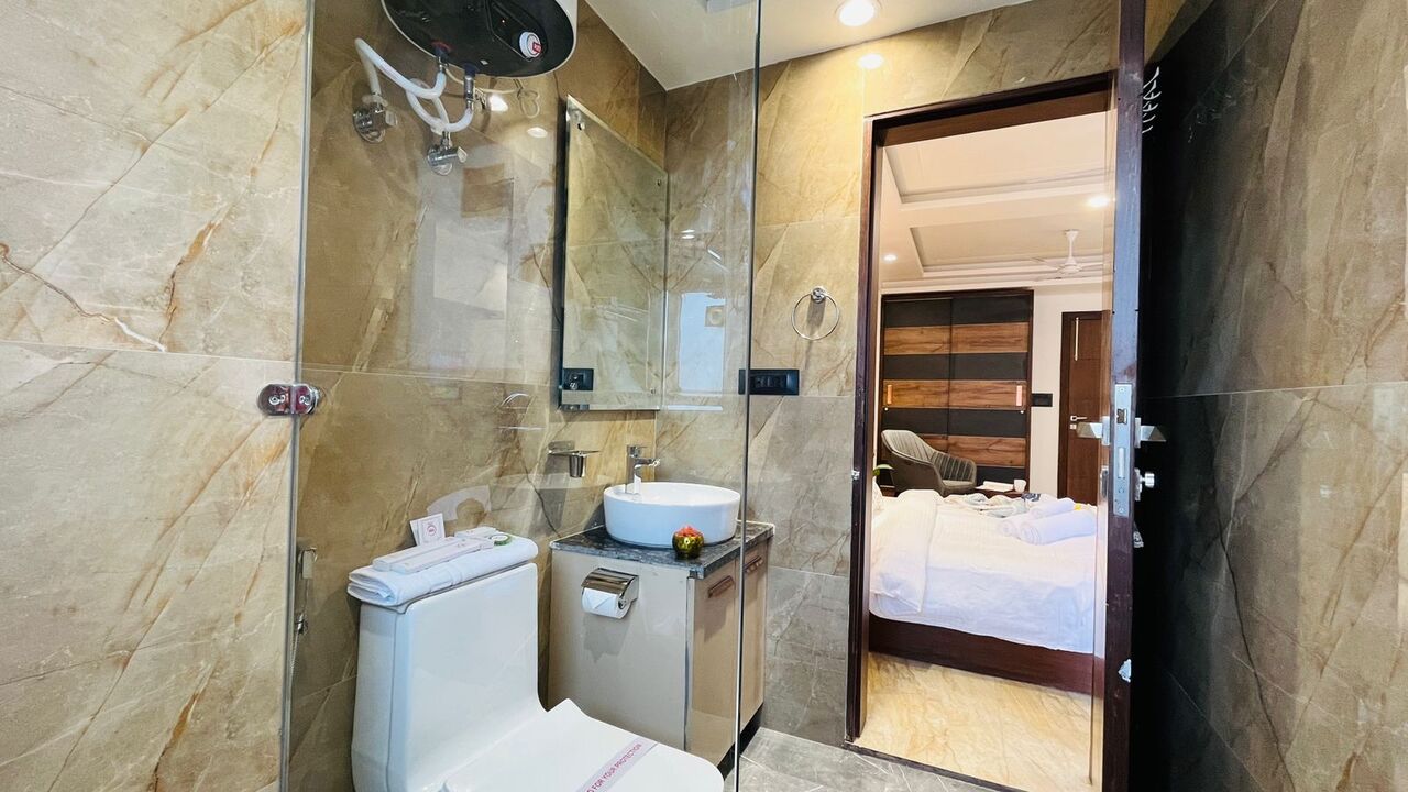 Gurgaon, Apartments, Flats, Houses & Villas, INR 4000/day,  Furnished,  Studio,  375 Sq. Feet,  Studio Apartment Dlf Cyber City