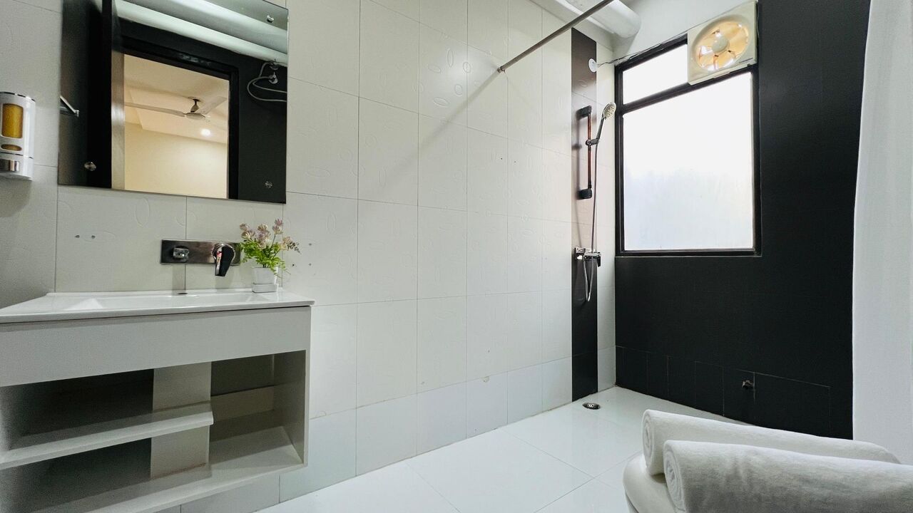 Gurgaon, Apartments, Flats, Houses & Villas, INR 3000/day,  Furnished,  Studio,  375 Sq. Feet,  Studio Apartment Golf Course Road