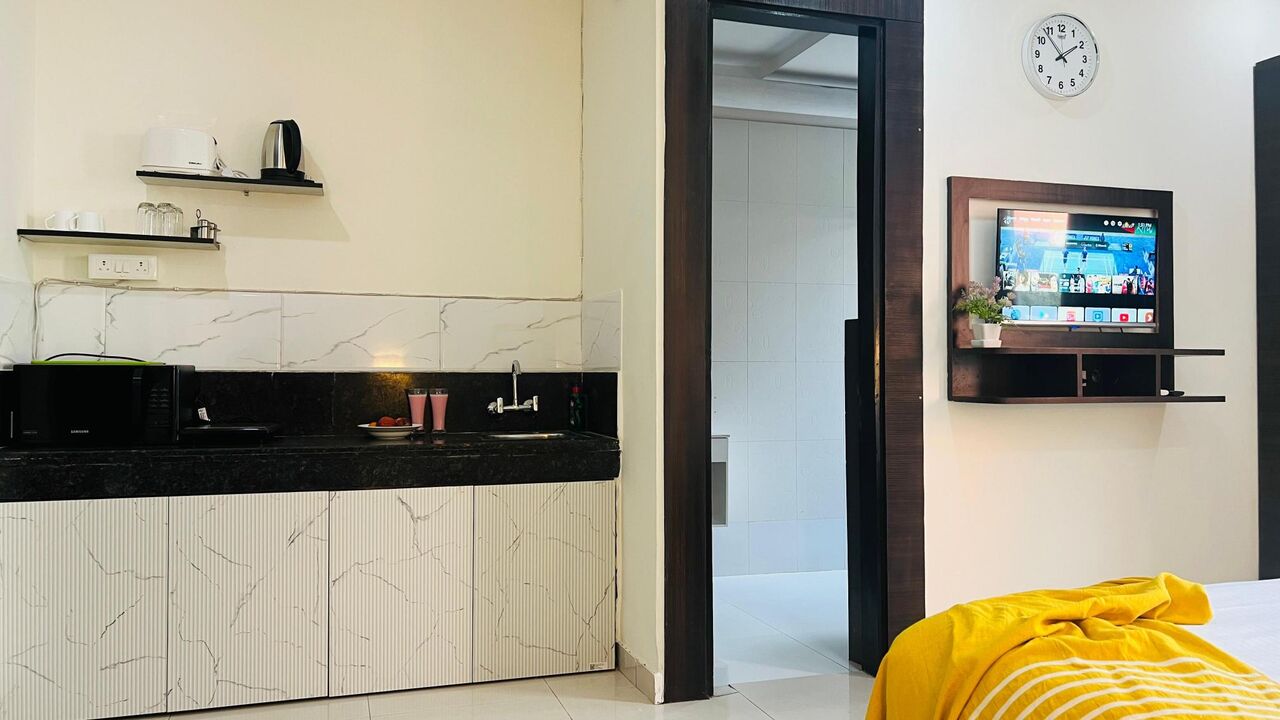 Gurgaon, Apartments, Flats, Houses & Villas, INR 3000/day,  Furnished,  Studio,  375 Sq. Feet,  Studio Apartment Golf Course Road