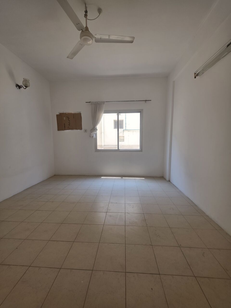 Manama, Apartments, Flats, Houses & Villas, BHD 175/month,  2 BR,  @2BATHROOM Hall Kitchen Without Electricity Balcony